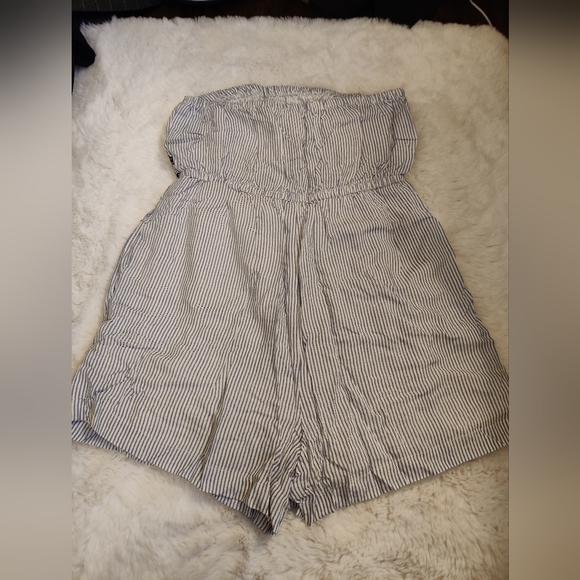 Romper - Picture 2 of 3